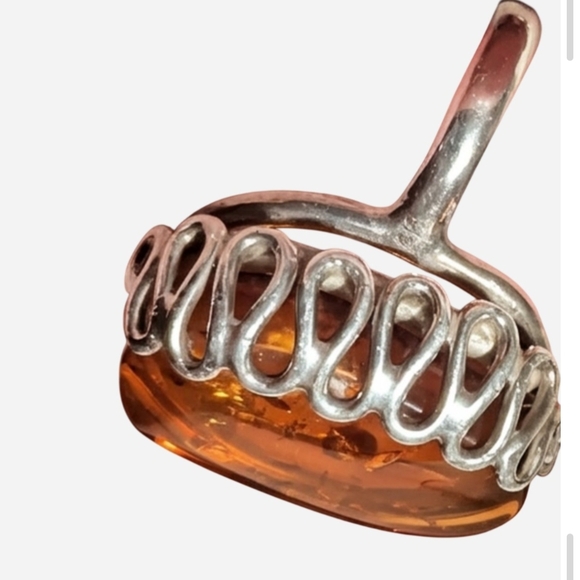 Silver and Amber Women's Ring - Picture 4 of 5